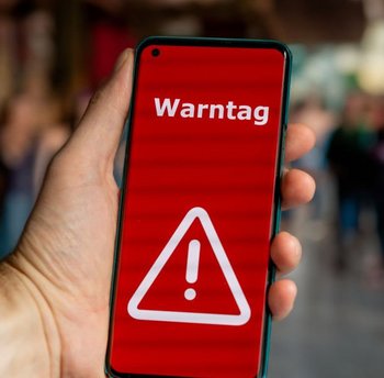 Symbolbild Warntag auf Handy