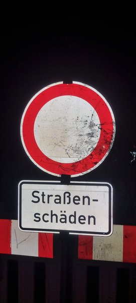 Schild Verbot der Durchfahrt für alle Fahrzeuge