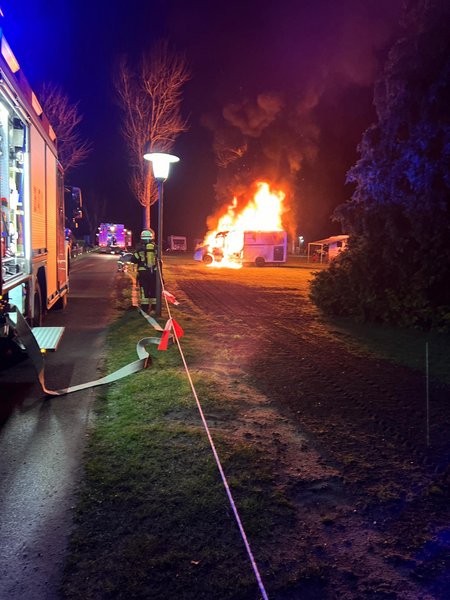 Wohnmobil in Vollbrand