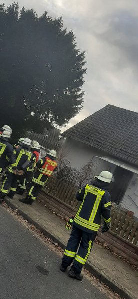 Feuerwehr vor dem Haus